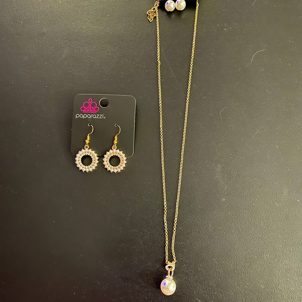 Paparazzi Necklace and Earrings, Gold
